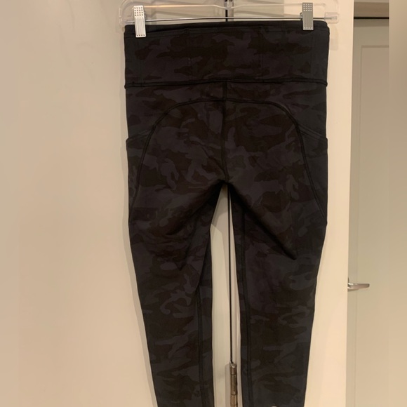 Lululemon leggings cropped so soft - Picture 2 of 2